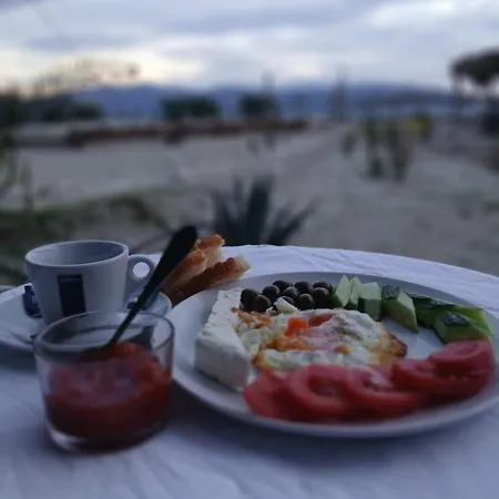 Кемпинг Zulu Beach Bungalow 2 Влёра