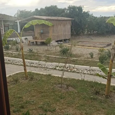 Zulu Beach Bungalow 2 キャンプ場 Vlorë